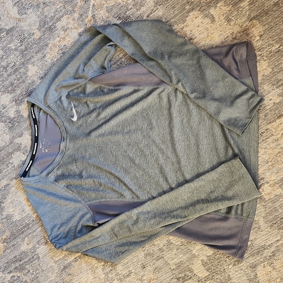 Women's Nike dri-fit long sleeve running shirt - Picture 1 of 6